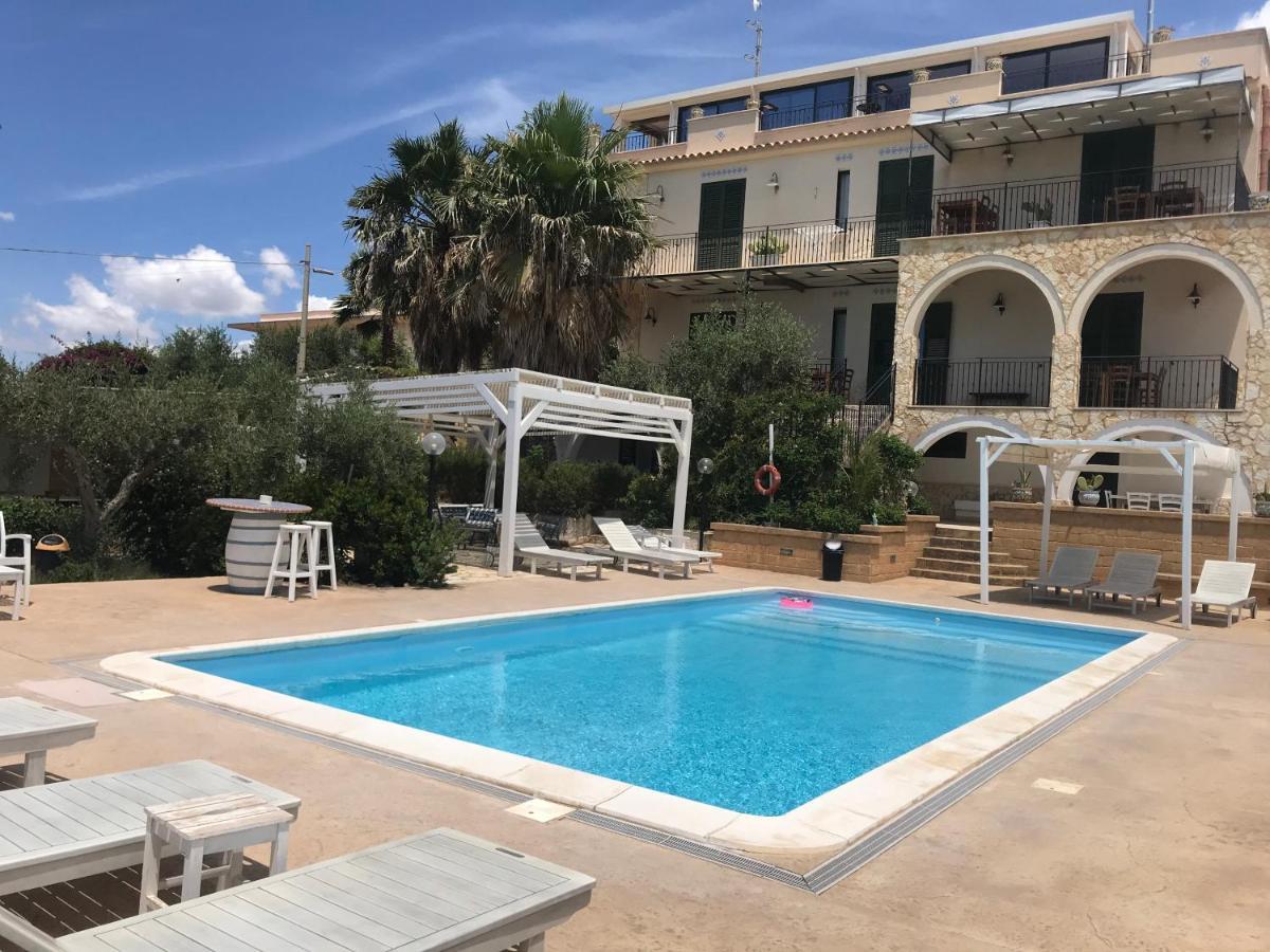 Villa Ceni - Appartamenti Con Camere, Cucina, Wc E Terrazza Sul Mare In Villa Con Piscina, Giardino E Parcheggio Marinella di Selinunte Eksteriør bilde