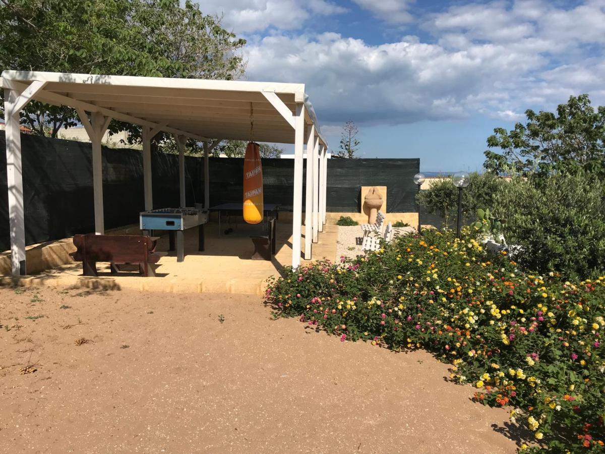 Villa Ceni - Appartamenti Con Camere, Cucina, Wc E Terrazza Sul Mare In Villa Con Piscina, Giardino E Parcheggio Marinella di Selinunte Eksteriør bilde