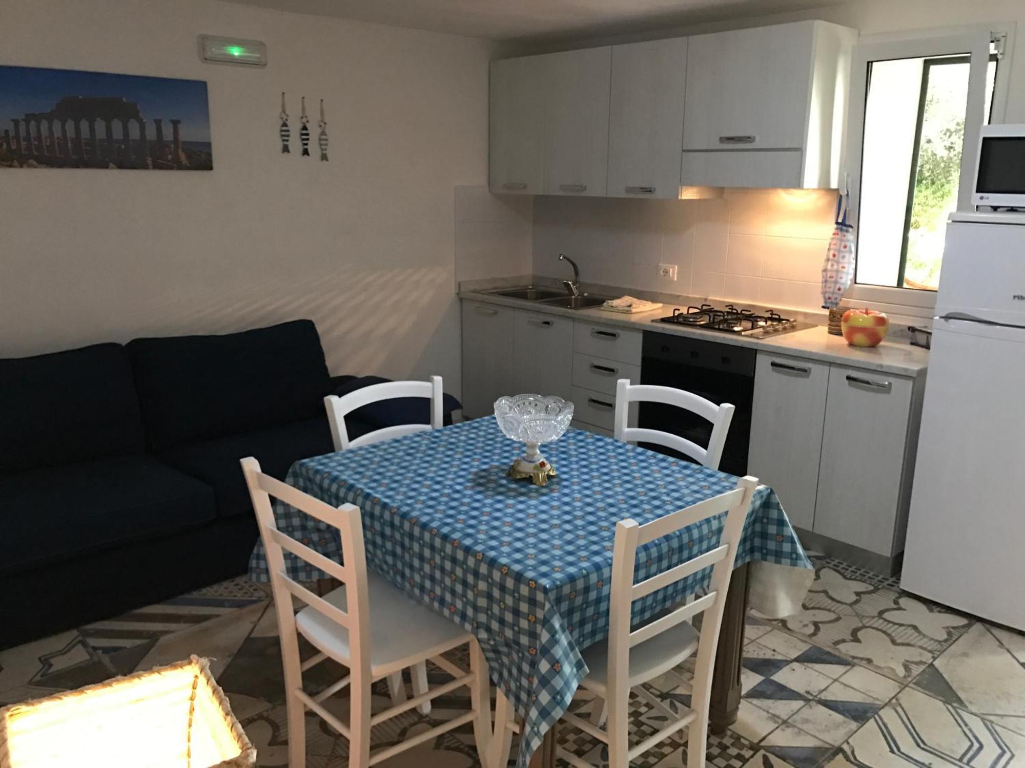 Villa Ceni - Appartamenti Con Camere, Cucina, Wc E Terrazza Sul Mare In Villa Con Piscina, Giardino E Parcheggio Marinella di Selinunte Eksteriør bilde