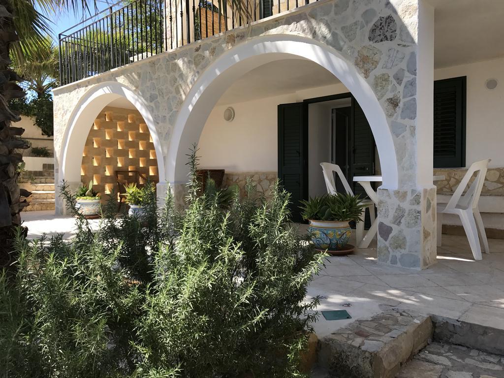 Villa Ceni - Appartamenti Con Camere, Cucina, Wc E Terrazza Sul Mare In Villa Con Piscina, Giardino E Parcheggio Marinella di Selinunte Eksteriør bilde