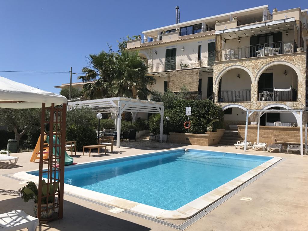 Villa Ceni - Appartamenti Con Camere, Cucina, Wc E Terrazza Sul Mare In Villa Con Piscina, Giardino E Parcheggio Marinella di Selinunte Eksteriør bilde