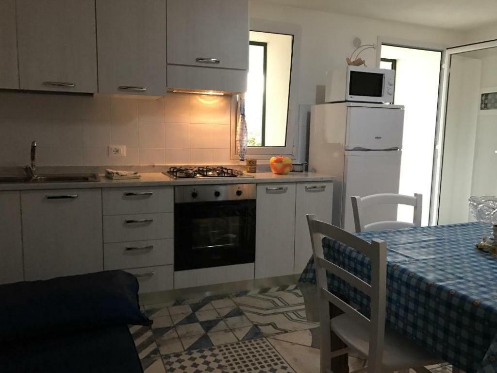 Villa Ceni - Appartamenti Con Camere, Cucina, Wc E Terrazza Sul Mare In Villa Con Piscina, Giardino E Parcheggio Marinella di Selinunte Eksteriør bilde