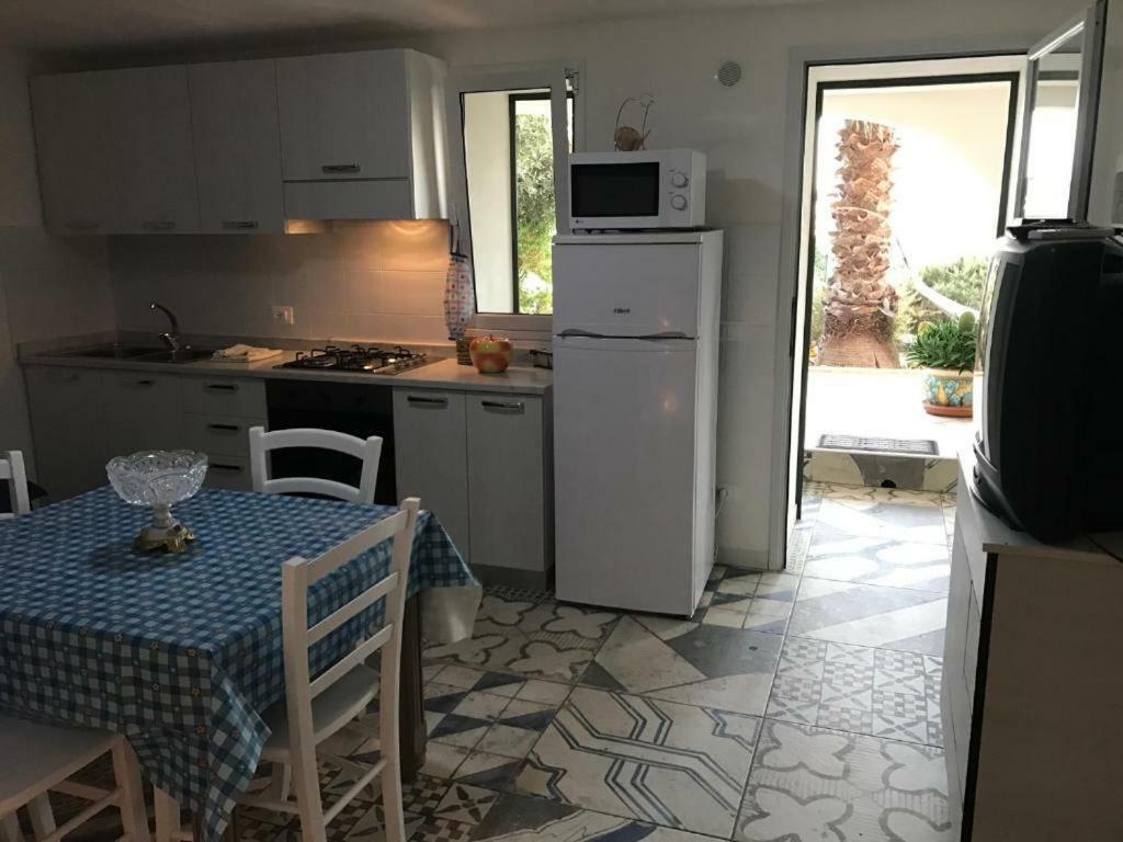 Villa Ceni - Appartamenti Con Camere, Cucina, Wc E Terrazza Sul Mare In Villa Con Piscina, Giardino E Parcheggio Marinella di Selinunte Eksteriør bilde