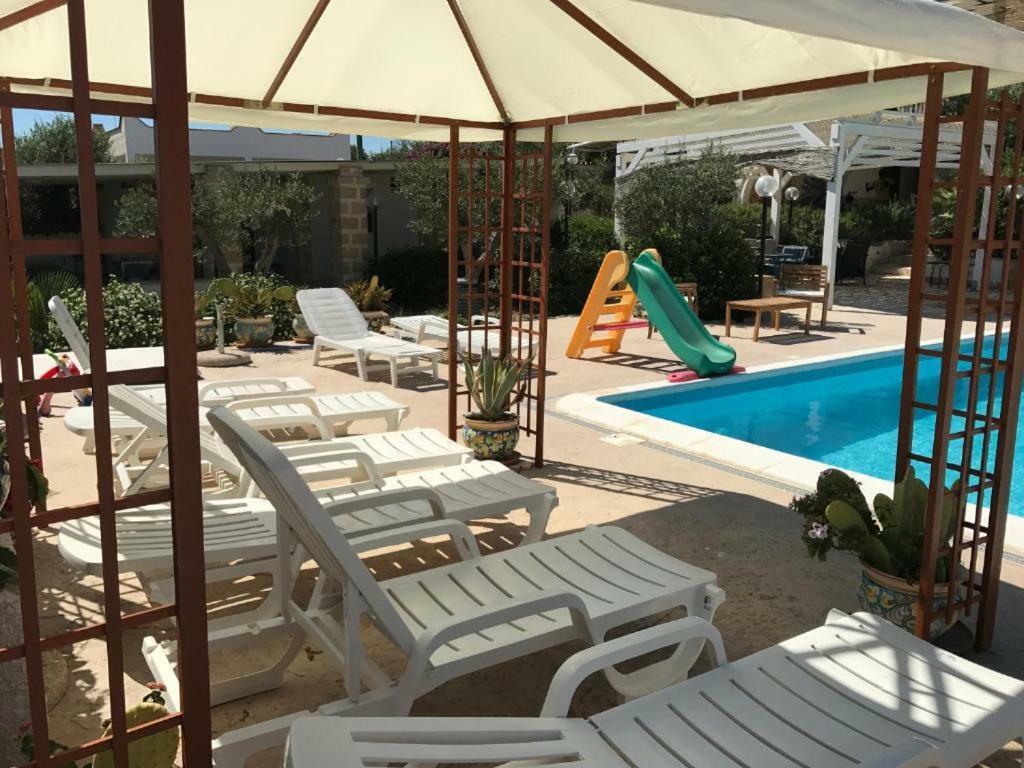 Villa Ceni - Appartamenti Con Camere, Cucina, Wc E Terrazza Sul Mare In Villa Con Piscina, Giardino E Parcheggio Marinella di Selinunte Eksteriør bilde