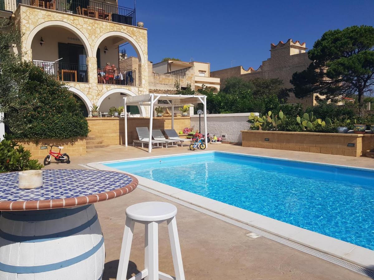 Villa Ceni - Appartamenti Con Camere, Cucina, Wc E Terrazza Sul Mare In Villa Con Piscina, Giardino E Parcheggio Marinella di Selinunte Eksteriør bilde